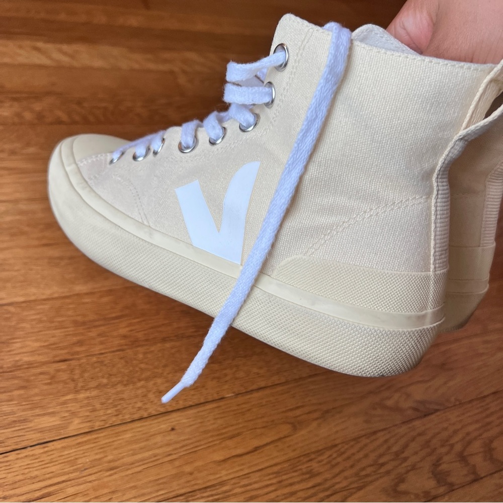 VEJA Women's High-Top Sneakers - Cream - Picture 4 of 11